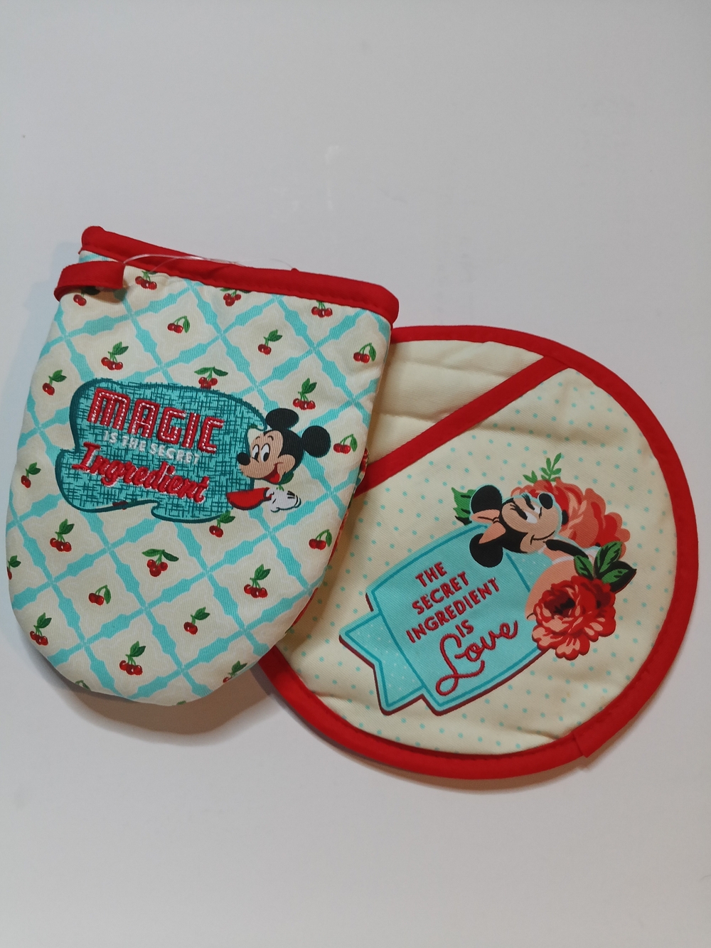 Disney Cream and Red Mickey Oven Mitt & Pot Holder Set